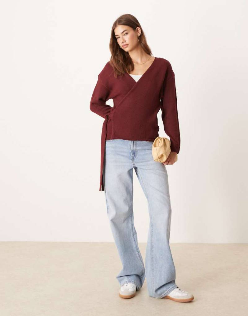 Glamorous - Pullover in Burgunderrot mit Wickeldetail vorne von Glamorous
