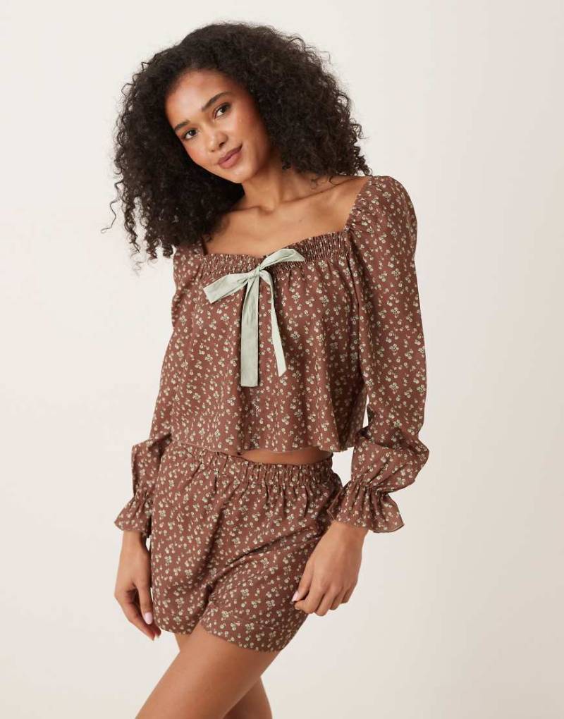 Glamorous - Pyjama in Braun mit Blümchenmuster von Glamorous