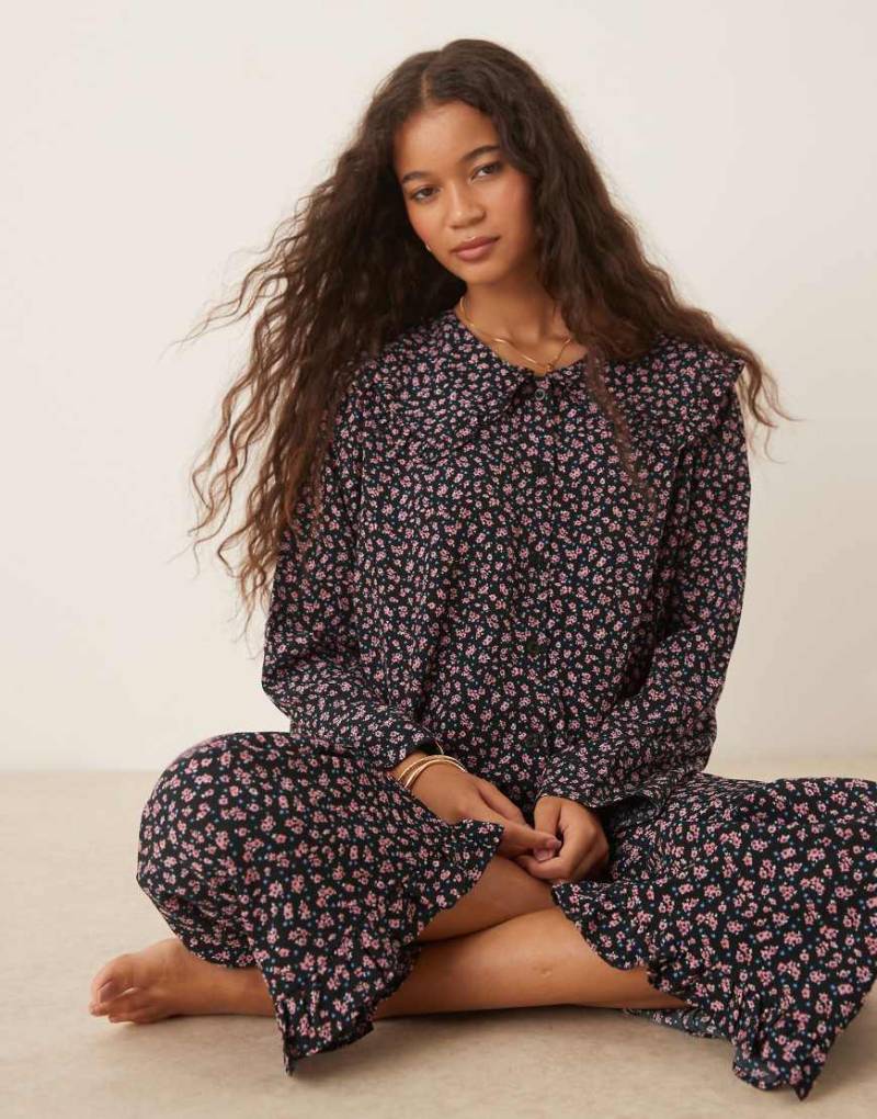 Glamorous - Pyjama mit Blümchenmuster in Schwarz-Rosa bestehend aus Hemd und Hose-Bunt von Glamorous