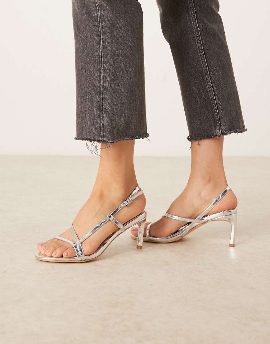 Glamorous - Riemchen-Sandaletten in Metallic-Silber mit Absatz von Glamorous