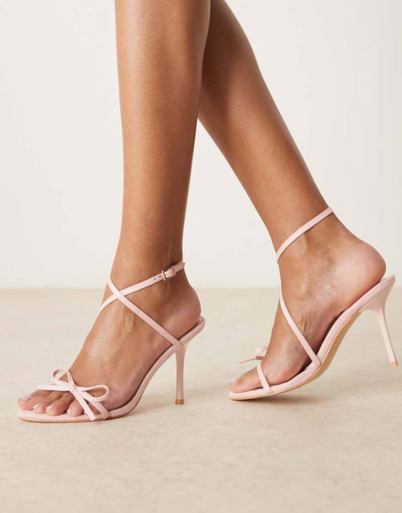 Glamorous - Sandalen in Babyrosa mit Zierschleife und Absatz von Glamorous