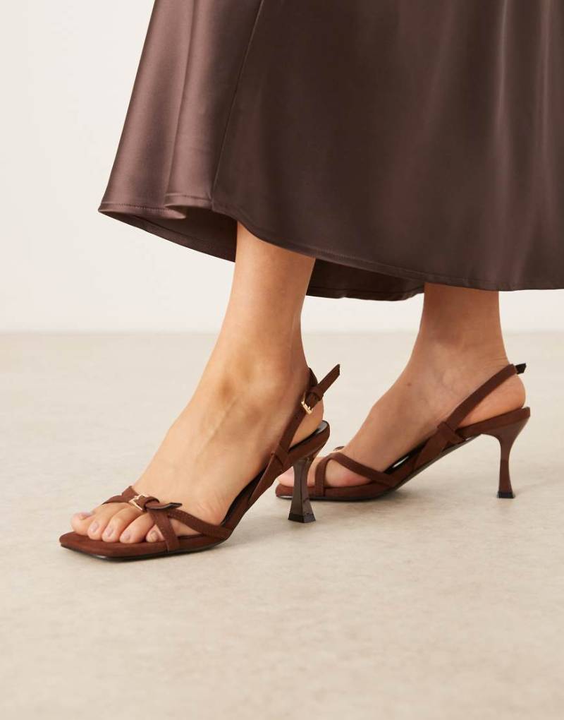 Glamorous - Sandaletten aus Wildlederimitat in Braun mit Absatz und Schnallendetail-Brown von Glamorous