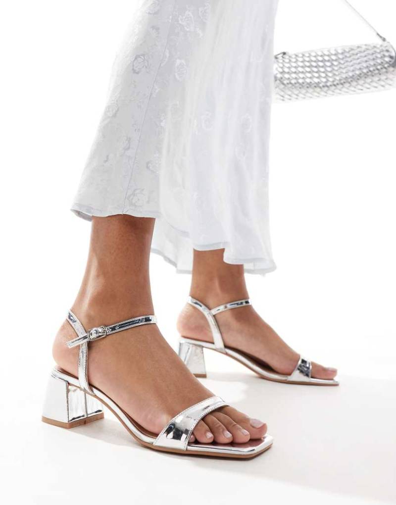 Glamorous - Sandaletten in Silber mit niedrigem Blockabsatz Glamorous - Sandaletten in Silber mit niedrigem Blockabsatz von Glamorous