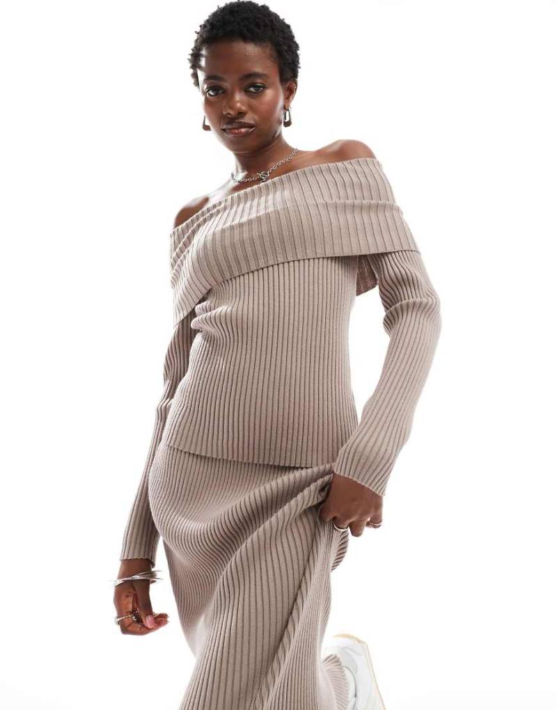 Glamorous - Schulterfreier Rippstrickpullover in Taupe, Kombiteil-Neutral Glamorous - Schulterfreier Rippstrickpullover in Taupe, Kombiteil-Neutral von Glamorous