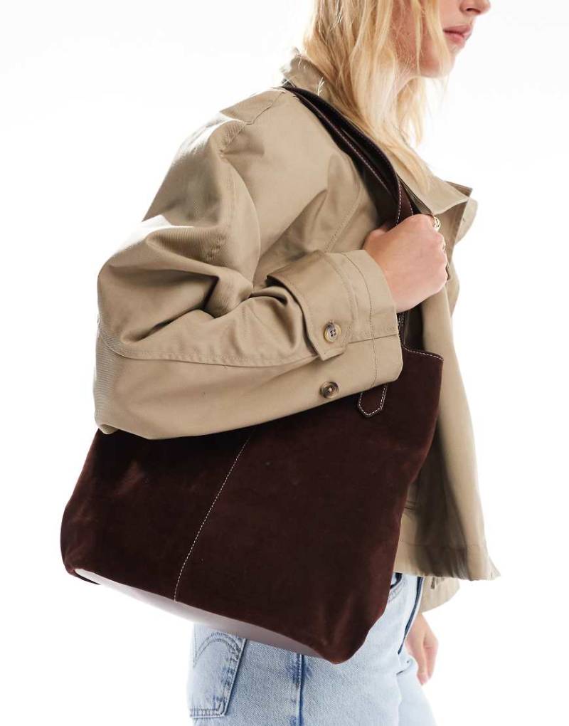 Glamorous - Schultertasche aus Wildlederimitat in Schokobraun mit Trageriemen-Brown Glamorous - Schultertasche aus Wildlederimitat in Schokobraun mit Trageriemen-Brown von Glamorous