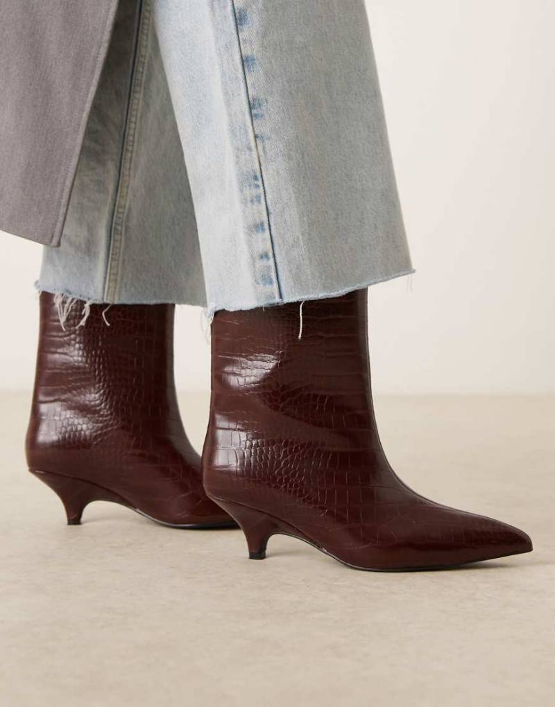 Glamorous - Spitze, mittelhohe Stiefeletten in burgunderroter Kroko-Optik mit Kitten-Absatz von Glamorous