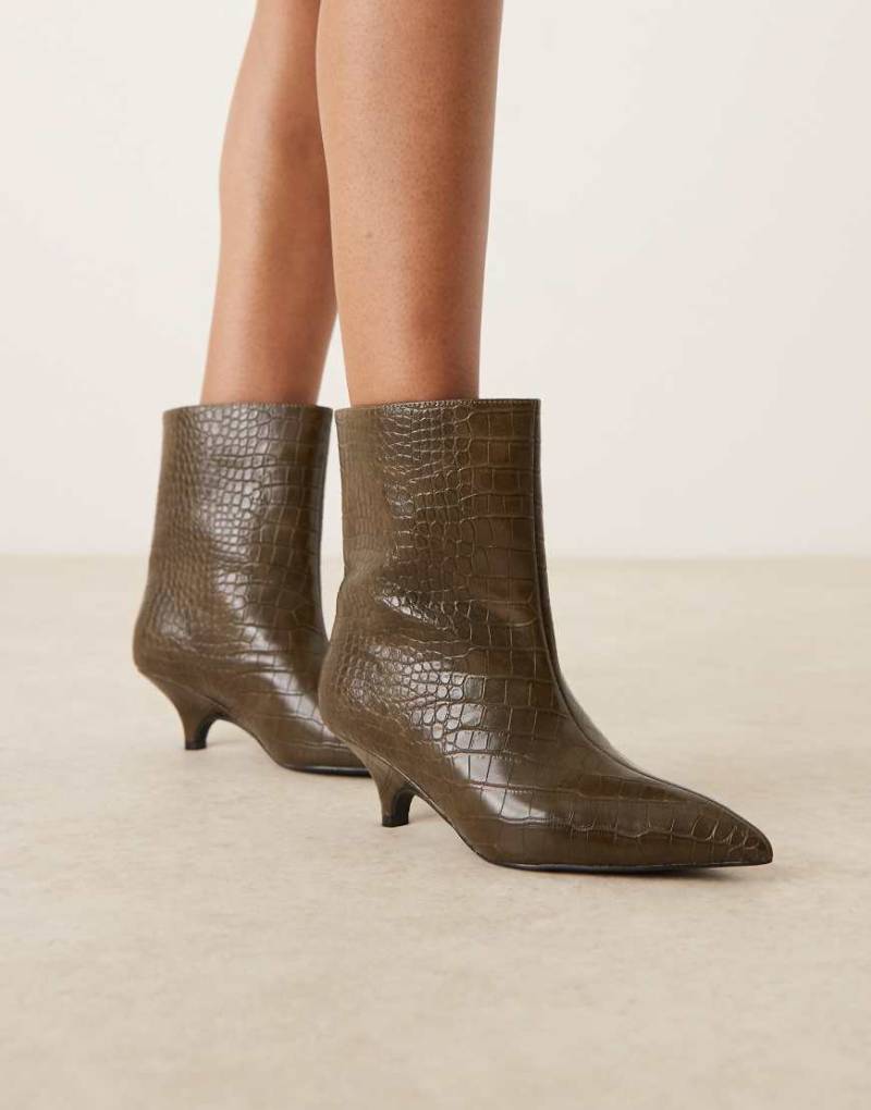 Glamorous - Spitze, mittelhohe Stiefeletten in olivgrüner Kroko-Optik mit Kitten-Absatz von Glamorous