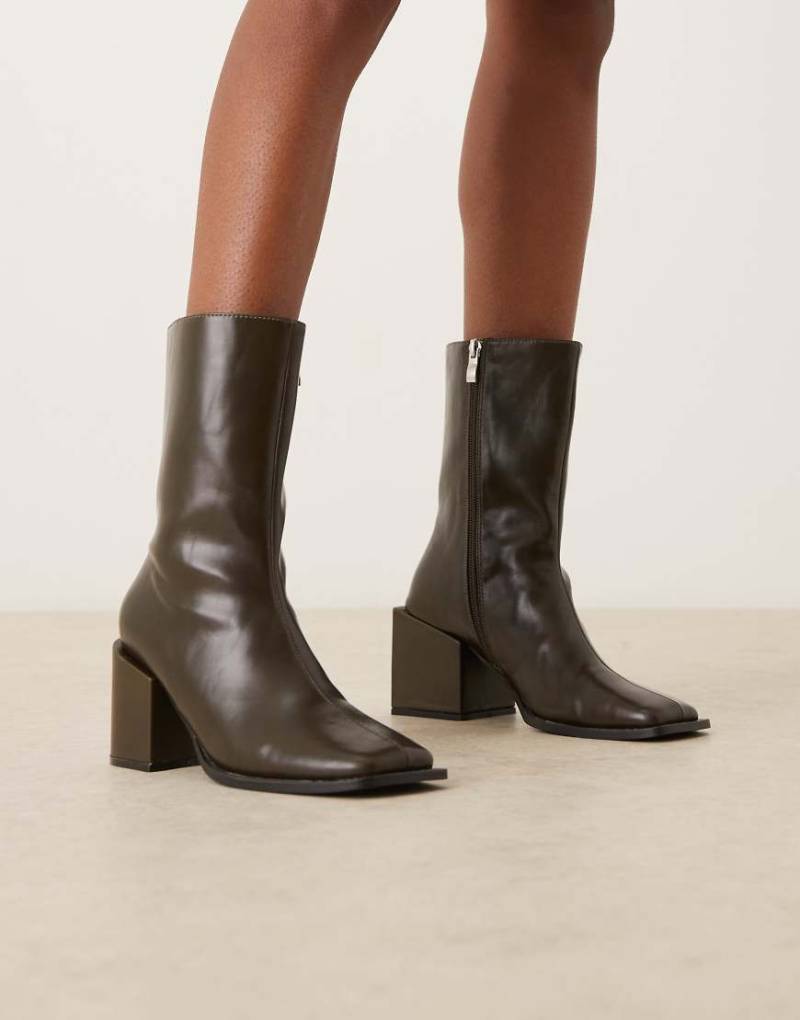 Glamorous - Stiefel in Olivgrün mit eckiger Zehenpartie und Blockabsatz-Neutral von Glamorous