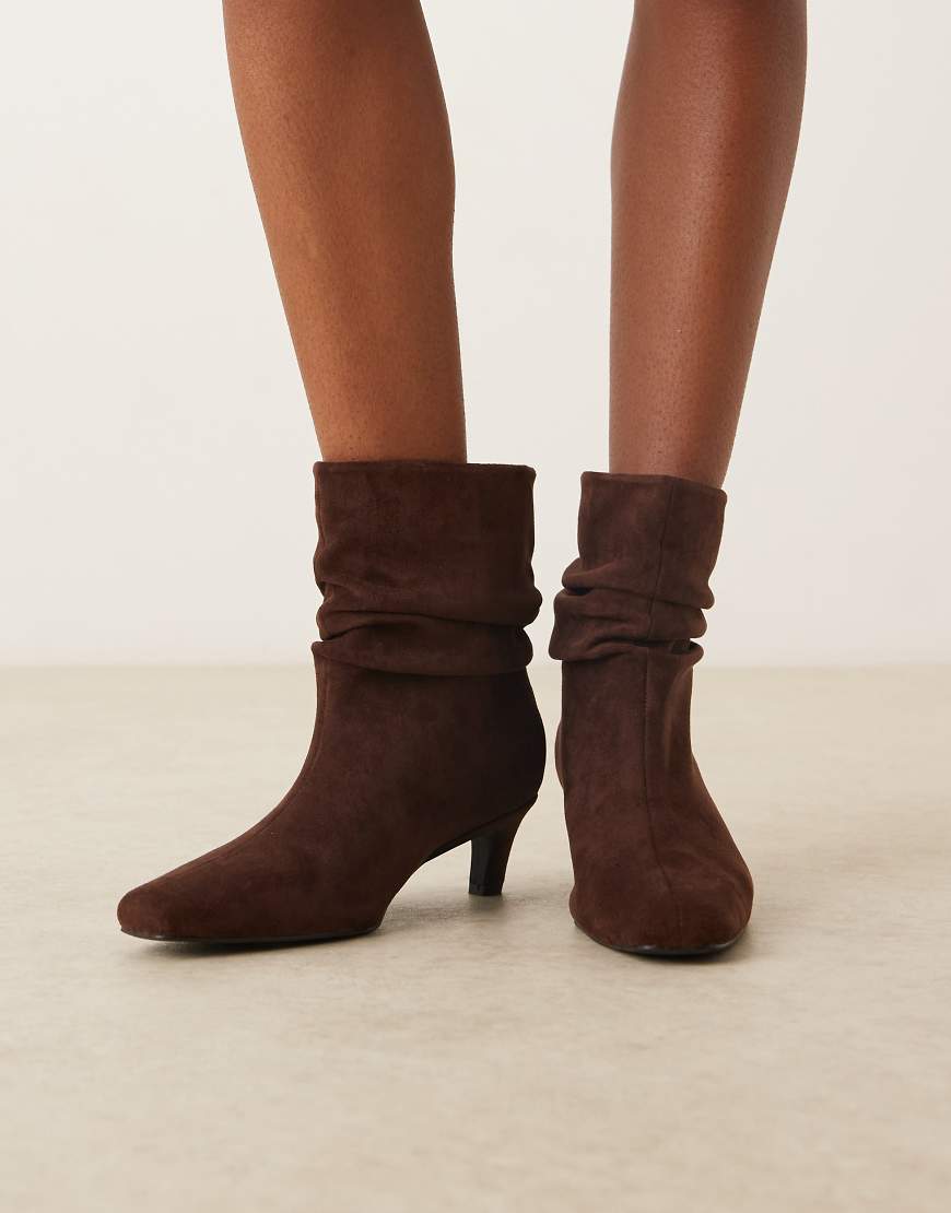 Glamorous - Stiefeletten in Braun mit gerafftem Design, Kitten-Absatz und Mikrostruktur-Brown Glamorous - Stiefeletten in Braun mit gerafftem Design, Kitten-Absatz und Mikrostruktur-Brown von Glamorous