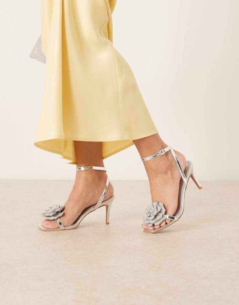Glamorous - Stiletto-Sandaletten in Silber mit Blumendetail von Glamorous