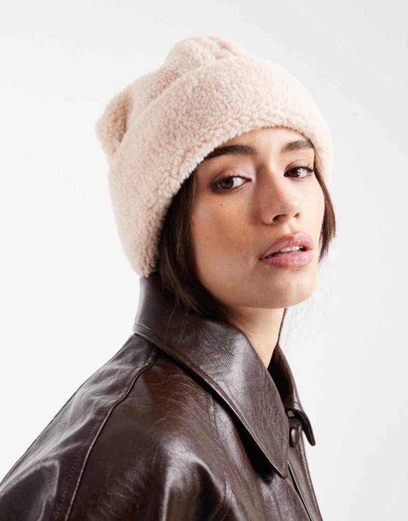 Glamorous - Strickmütze aus Teddyfell in Creme mit Umschlag-Weiß von Glamorous