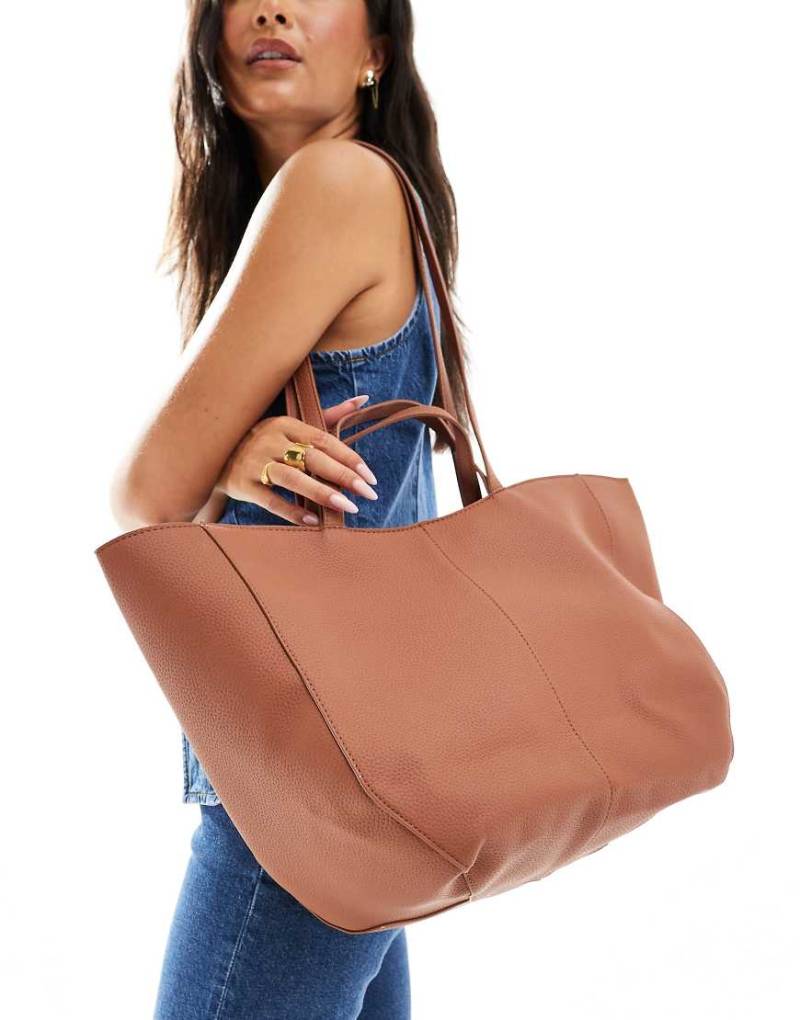 Glamorous - Strukturierte Tragetasche in Hellbraun-Brown von Glamorous