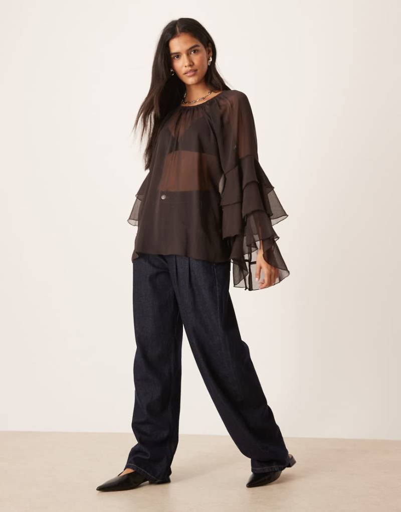 Glamorous - Transparente Bluse in Braun im Boho-Stil mit Rüschen und Flatterärmeln-Brown von Glamorous