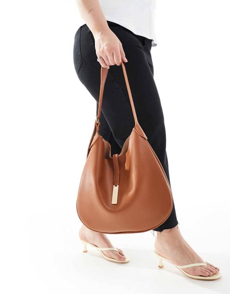 Glamorous - Weiche Schultertasche in Hellbraun mit Verschlussdetail von Glamorous