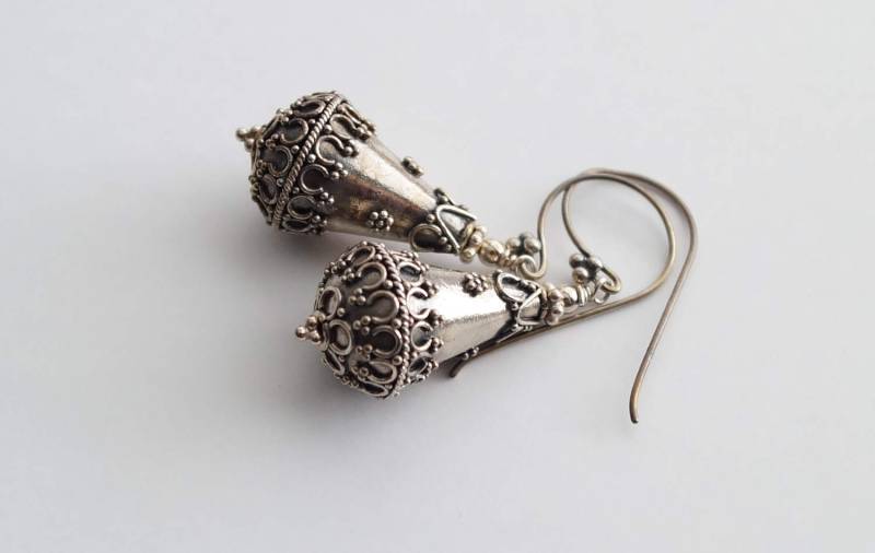 Bali Oxidierte Sterling Silber Filigrane Ohrringe, Verzierte Hängeohrringe, Draht Gewickelt Ohrringe Silber, Baumeln von GlamorousJewelry1