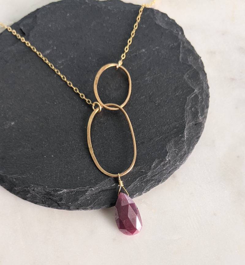 Doppel Oval Link Rubin Mondstein Tropfen Massiv 14 K Gold Filled Halskette, Echter Anhänger, Juni Birthstone, Geschenk Für Mutter, Frau von GlamorousJewelry1