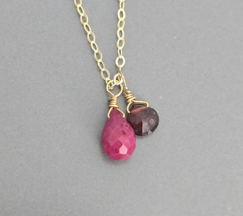 Echte Rubin Und Granat Teardrop Halsketten-Anhänger in Gold Filled Oder Silber, Facettierte Träne Goldkette, Januar Juli Geburtssteine von GlamorousJewelry1