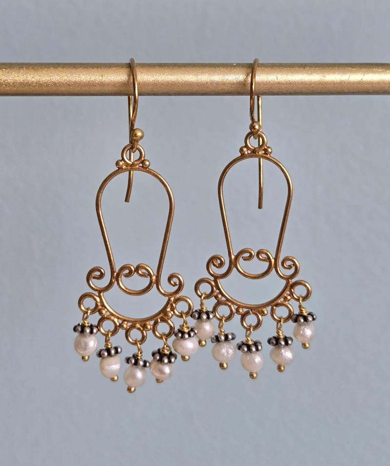 Kronleuchter Süßwasser Perle Und Bali Gold Silber Ohrringe, Wire Wrapped Edelstein Geschenk Für Mutter, Frau von GlamorousJewelry1