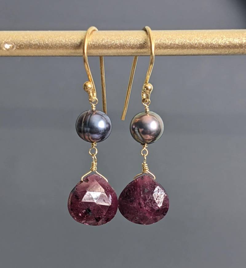 Pfau Perle Und Rubin Teardrop 24 K Gold Filled Sterling Silber Vermeil Ohrringe, Hochzeitsschmuck, Juni & Juli Geburtsstein von GlamorousJewelry1
