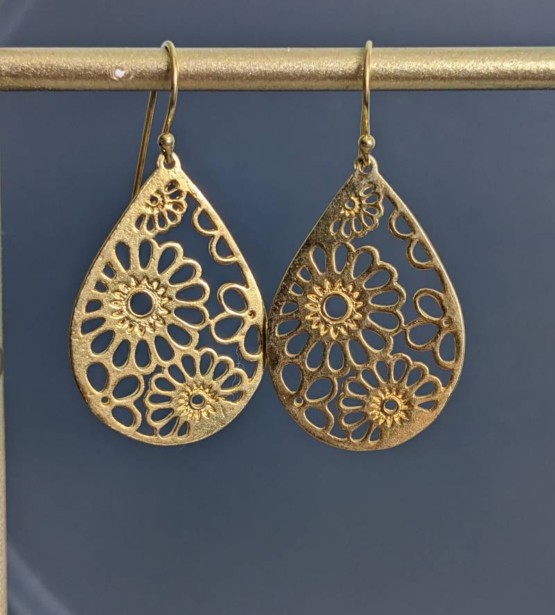 Träne Filigrane Ohrringe, Bali 24 K Gold Gefüllt Vermeil Baumeln Blumen Geschenk Für Mutter Und Frau von GlamorousJewelry1