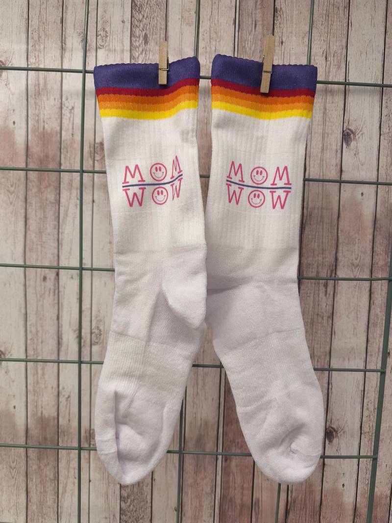 Mom Wow Statementsocken Mit Bio-Baumwolle Mom Wow Statementsocken Mit Bio-Baumwolle von GlamourGremma