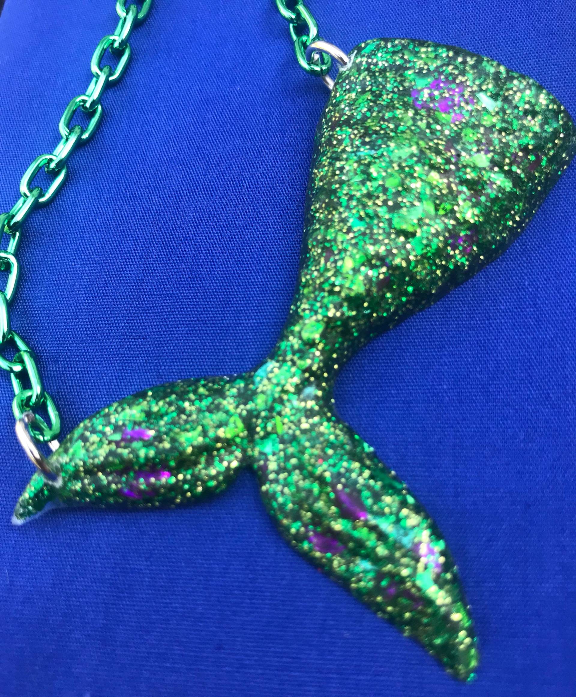 Meerjungfrau Inspiriert Glitter Fin Halskette Meerjungfrau Inspiriert Glitter Fin Halskette von GlamourIsTheEndGame