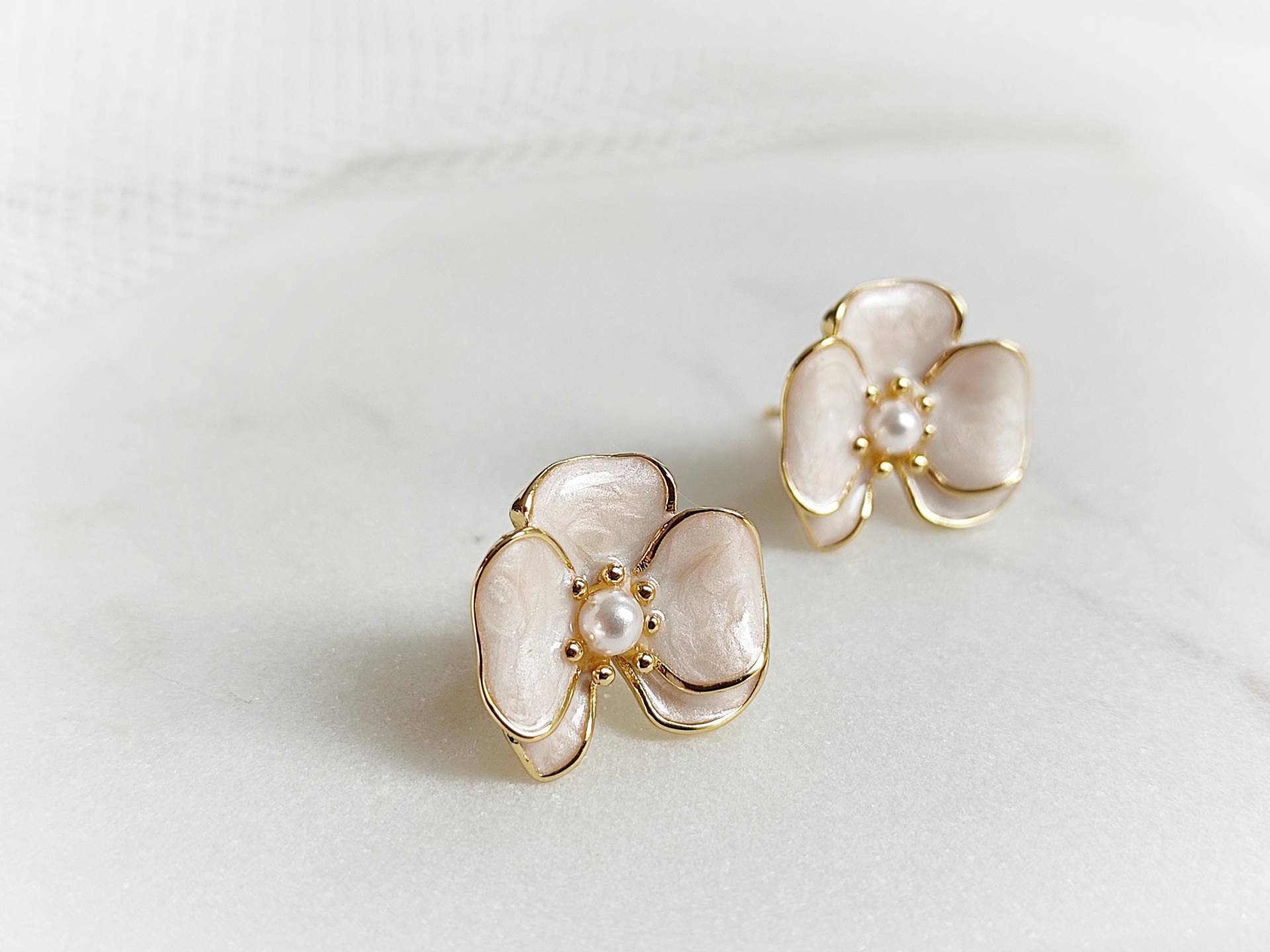Blumen Ohrringe/ Florale Ohrstecker/ Zarte Ohrringe/Mit Perle Blumen Ohrringe/ Florale Ohrstecker/ Zarte Ohrringe/Mit Perle von Glanzfang