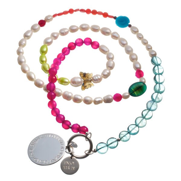 Perlenkette in Sommerfarben Mit 33mm Gravurplatte, Individuell Graviert, Achate, Süßwasserperlen, Ibizakette von Glanzreich