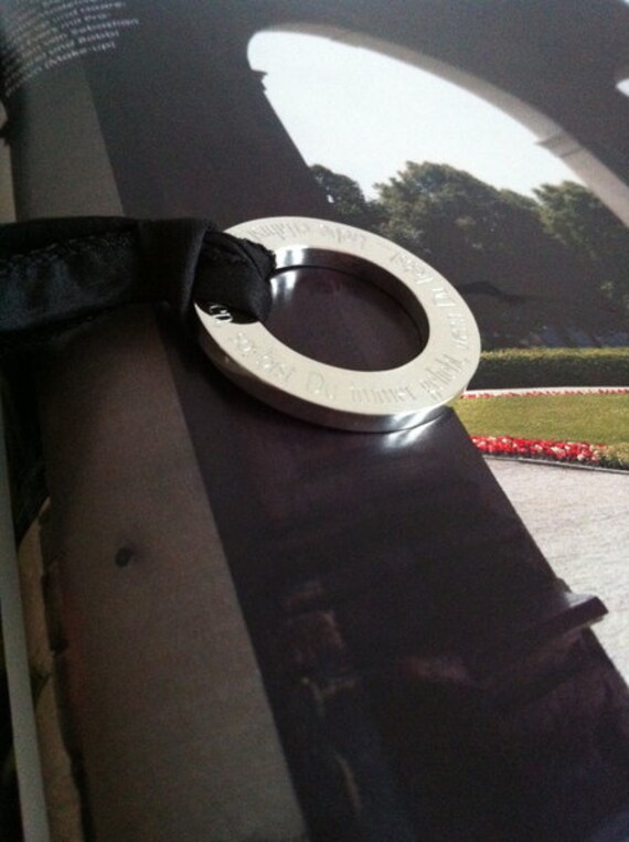 Silberring 37mm Mit Gravur Am Seidenband von Glanzreich