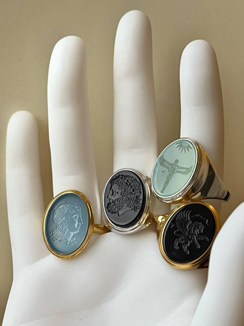 Custom Intaglio Ring Signet Agate With Engraving 13x18mm Onyx Carnelian Chalcedony Custom Intaglio Ring Signet Agate With Engraving 13x18mm Onyx Carnelian Chalcedony von Glanzstein