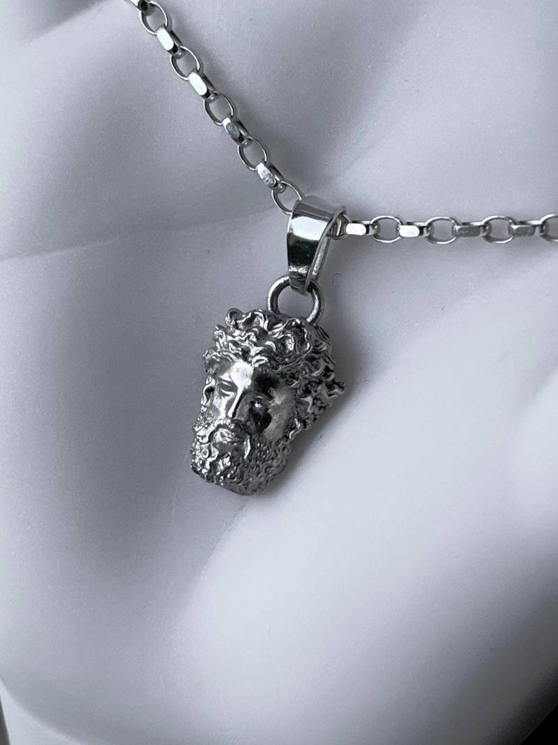 Pendant With The Face Of Zeus/ Jupiter Versailles Pendant Sterling Silver 925 Pendant With The Face Of Zeus/ Jupiter Versailles Pendant Sterling Silver 925 von Glanzstein