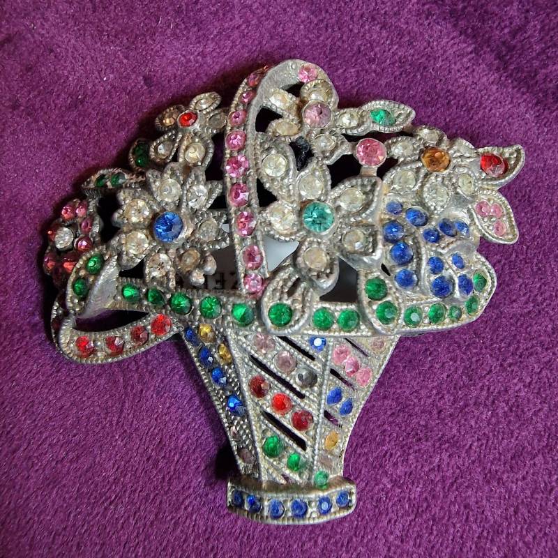 Art Deco Blumen Brosche 1940Er Jahre Blumenkorb Strass Art Deco Blumen Brosche 1940Er Jahre Blumenkorb Strass von Glanzzeitenvintage
