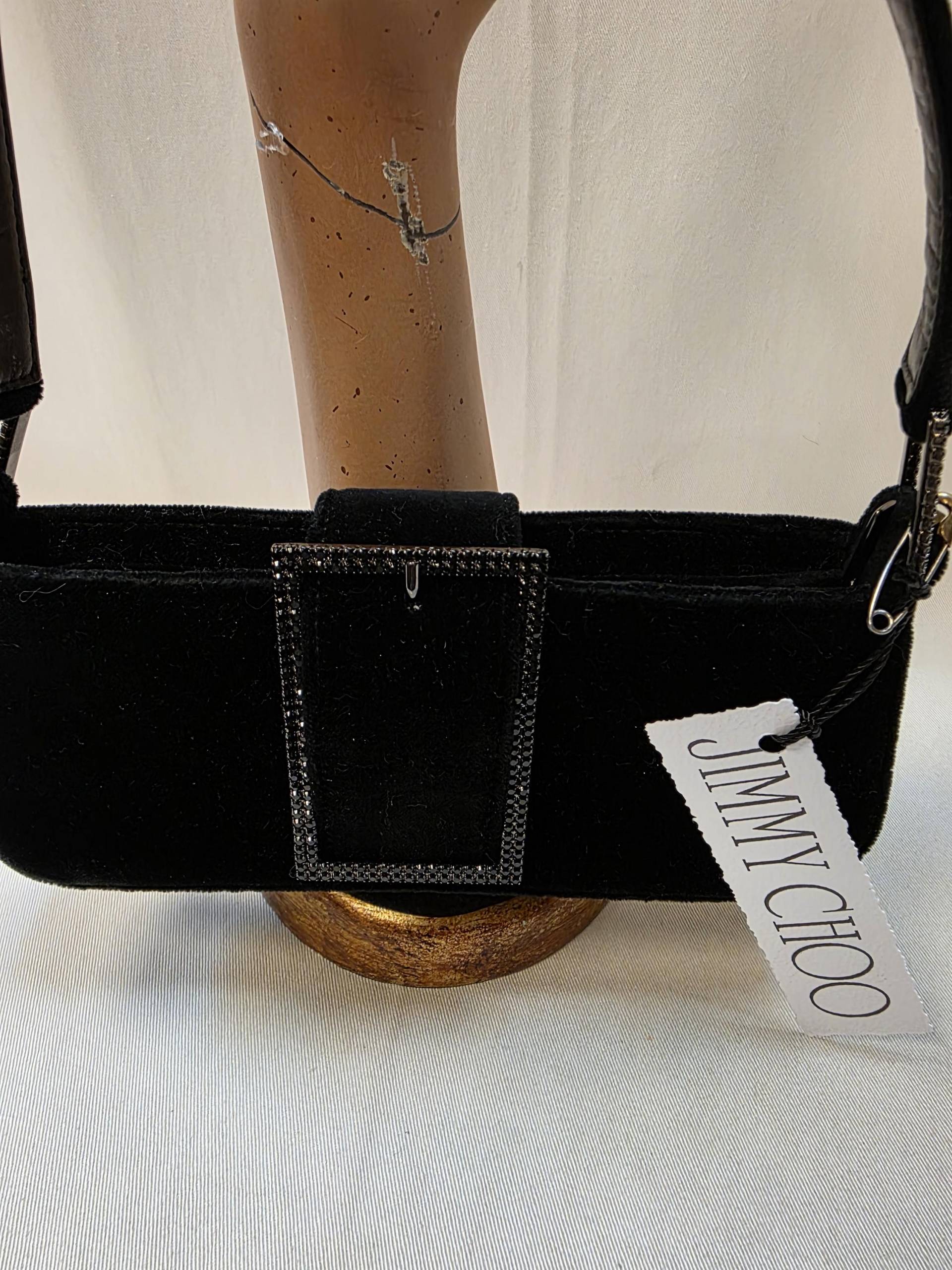 Jimmy Choo Samt-Abendtasche . 1A-Zustand Jimmy Choo Samt-Abendtasche . 1A-Zustand von Glanzzeitenvintage