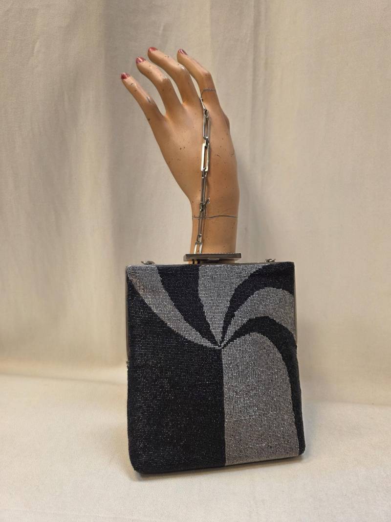 Original Pierre Cardin Perlen-Abendtasche 1960Er Jahre in Top Zustand. Selten Und Sammelwürdig Original Pierre Cardin Perlen-Abendtasche 1960Er Jahre in Top Zustand. Selten Und Sammelwürdig von Glanzzeitenvintage