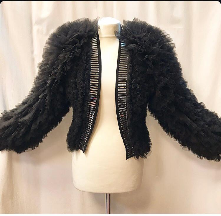 Vintage Viktor & Rolf Tülljacke Runway Collection 2013 Schwarz Gr. S/36 Vintage Viktor & Rolf Tülljacke Runway Collection 2013 Schwarz Gr. S/36 von Glanzzeitenvintage