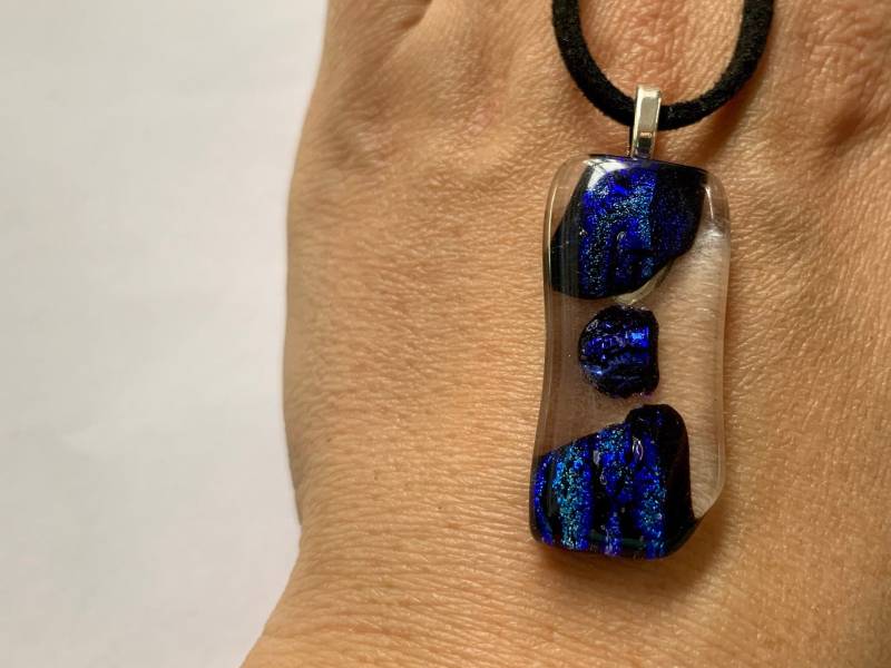 Glasschmuck Anhänger Mit Lederkette von GlaskunstRichter