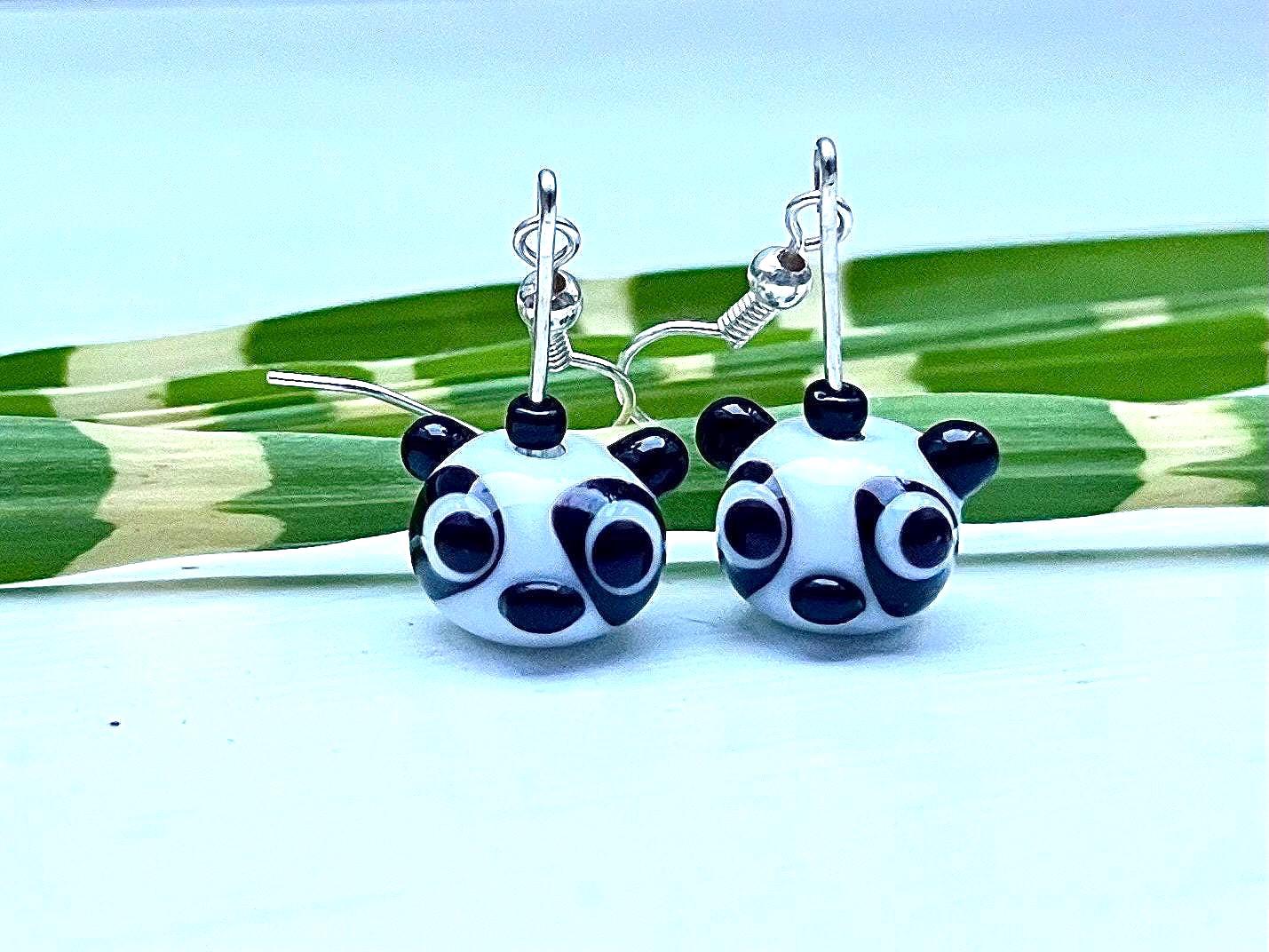 1 Paar Glas Ohrringe "Panda", Handgefertigte Glasperlen 1 Paar Glas Ohrringe "Panda", Handgefertigte Glasperlen von Glasperlendreherei