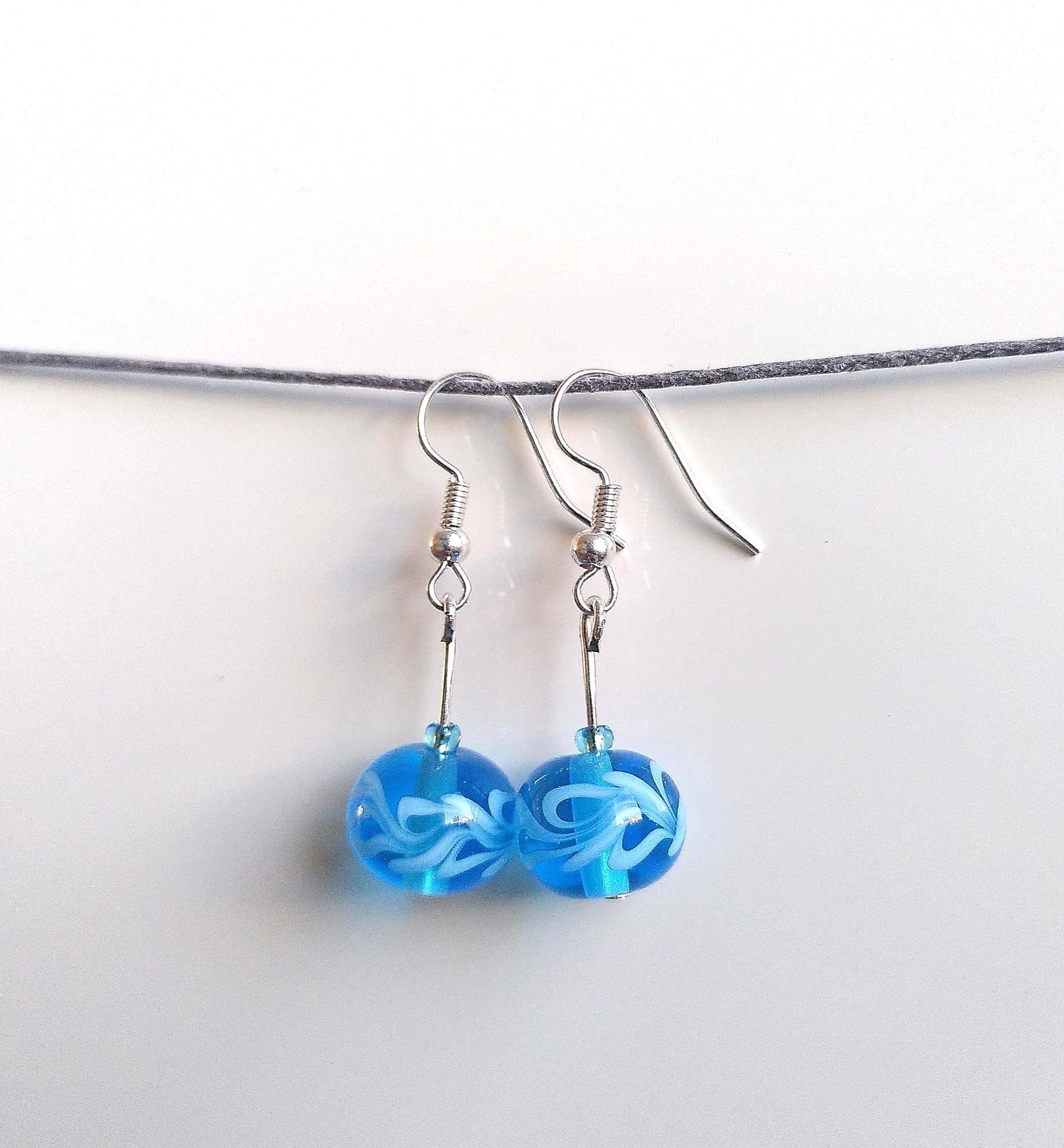 Glas Ohrringe Floral Blau Handgefertigte Glasperlen Lampwork Glas Ohrringe Floral Blau Handgefertigte Glasperlen Lampwork von Glasperlendreherei