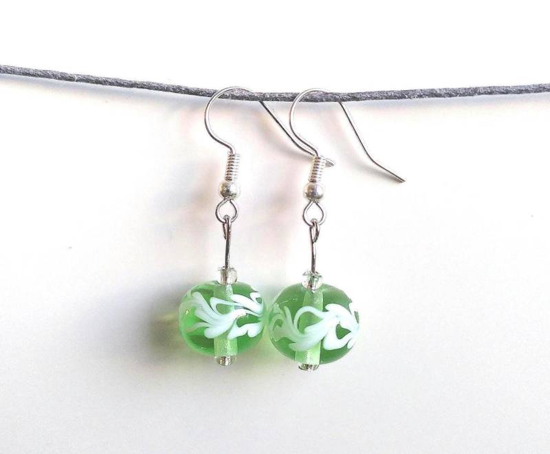 Glas Ohrringe Floral Hellgrün Handgefertigte Glasperlen Glas Ohrringe Floral Hellgrün Handgefertigte Glasperlen von Glasperlendreherei