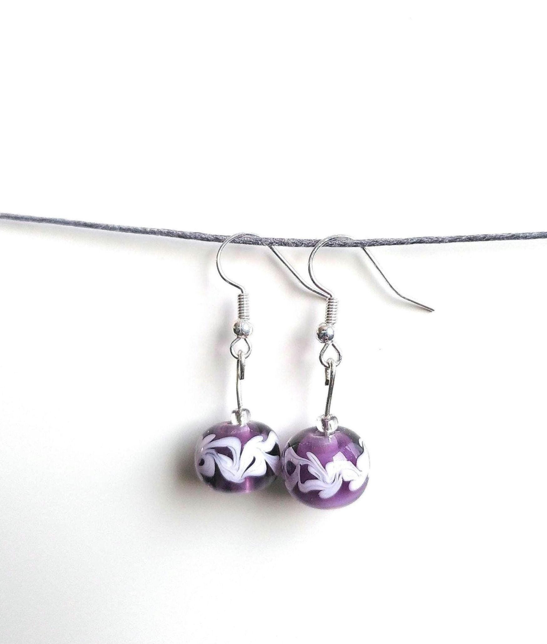 Glas Ohrringe Floral Lila Handgefertigte Glasperlen Glas Ohrringe Floral Lila Handgefertigte Glasperlen von Glasperlendreherei