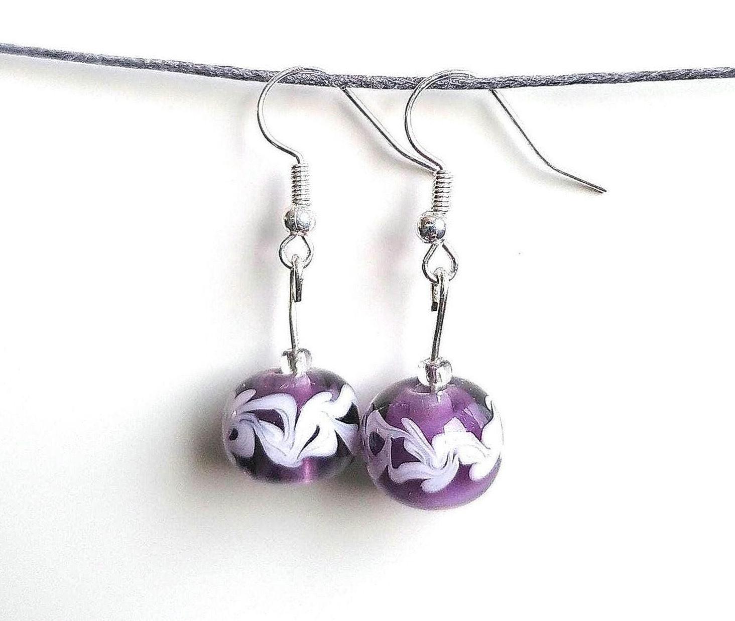 Glas Ohrringe Floral Lila Handgefertigte Glasperlen Glas Ohrringe Floral Lila Handgefertigte Glasperlen von Glasperlendreherei