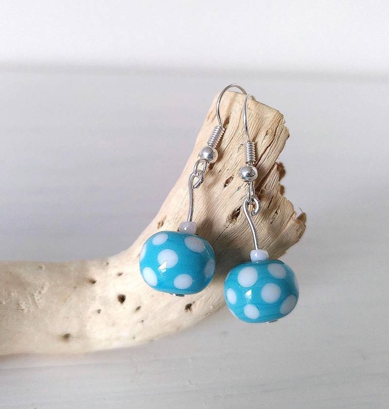 Glas Ohrringe "Pünktchen" Hellblau Handgefertigte Glasperlen von Glasperlendreherei