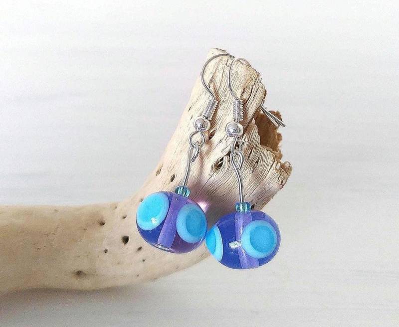 Glas Ohrringe "Ufo" Lila Blau Handgefertigte Glasperlen Glas Ohrringe "Ufo" Lila Blau Handgefertigte Glasperlen von Glasperlendreherei