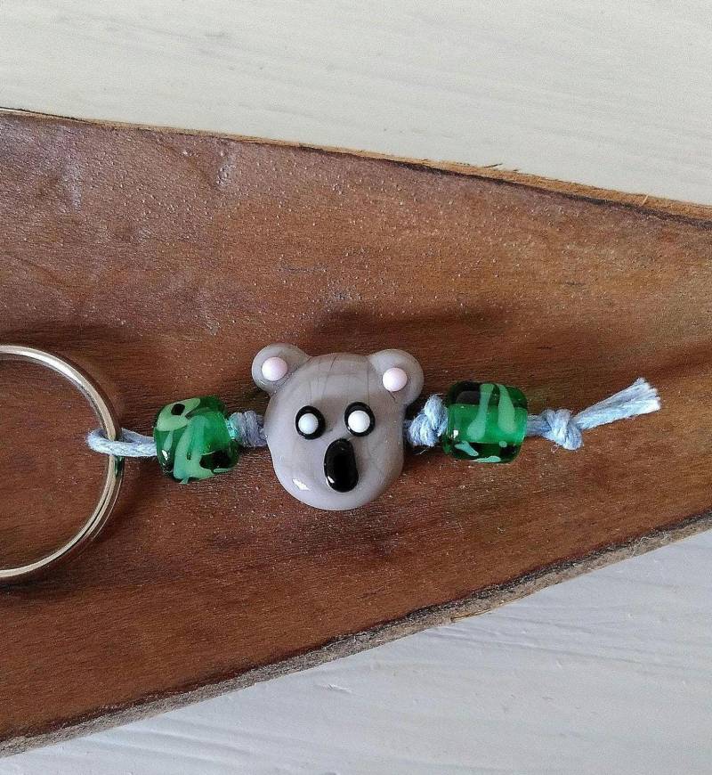Glas Schlüsselanhänger Koala Mit Handgefertigten Glasperlen Lampwork von Glasperlendreherei
