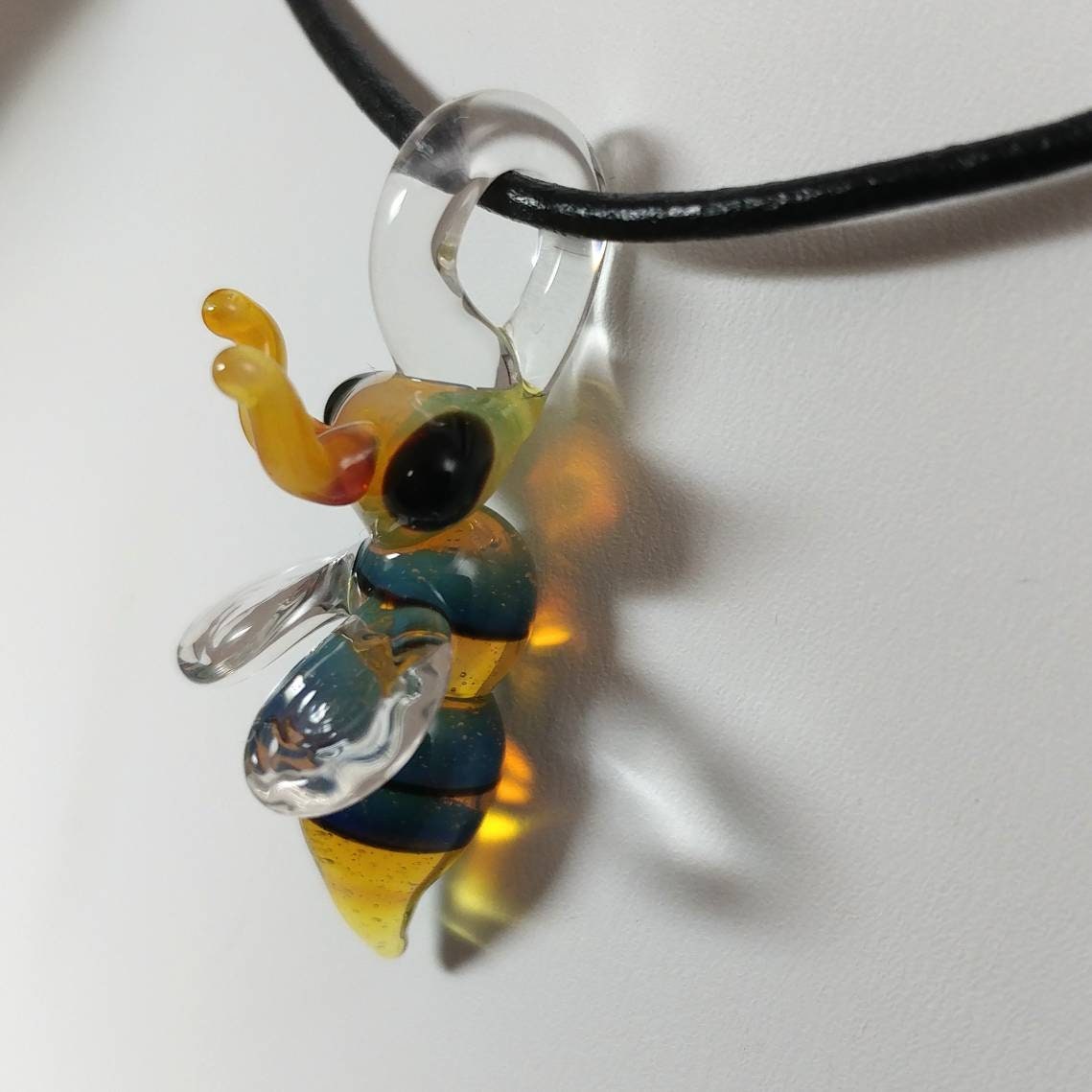 Glaskönigin Biene Anhänger - Glas Von Patrice Glaskönigin Biene Anhänger - Glas Von Patrice von GlassArtByPatrice
