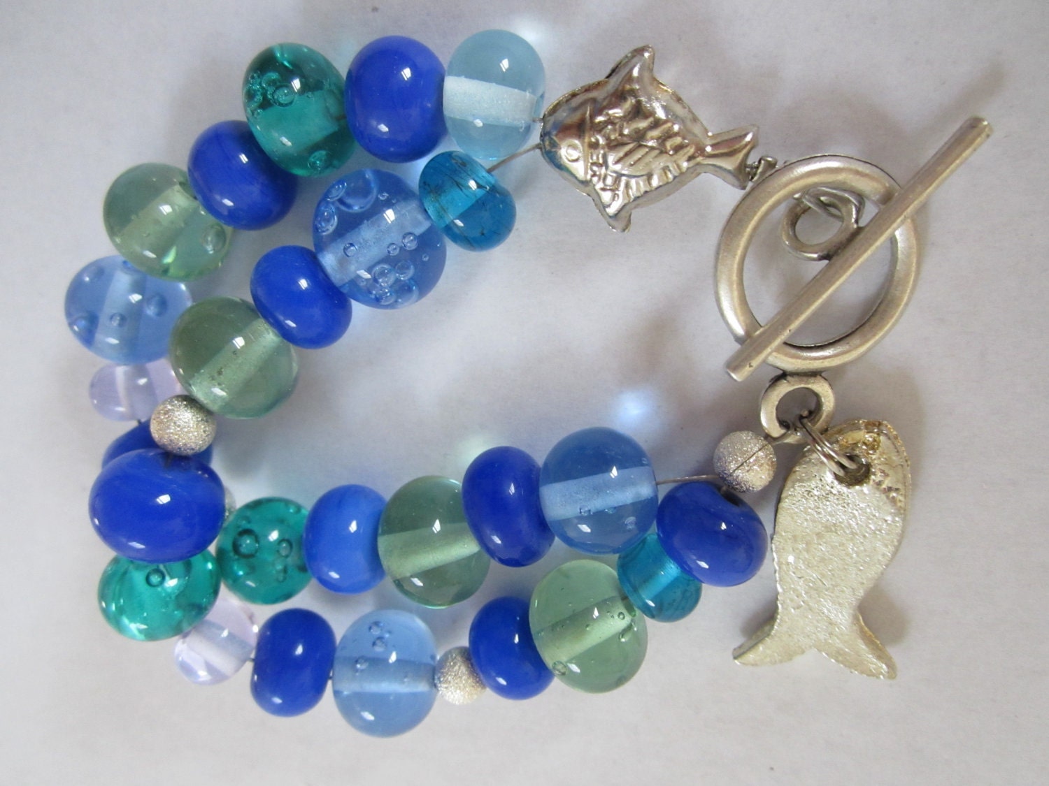 Schwerpunkt Glasperlen "Ocean Blues Fish' Double Armband Schwerpunkt Glasperlen "Ocean Blues Fish' Double Armband von GlassByRenske