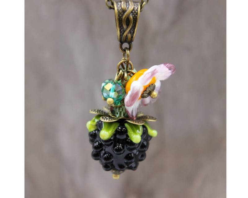 Brombeeren Kette Anhänger Bronze Herbst Blüte Lila Weiß Lampwork Perlen #n059 von GlassJewelsDE