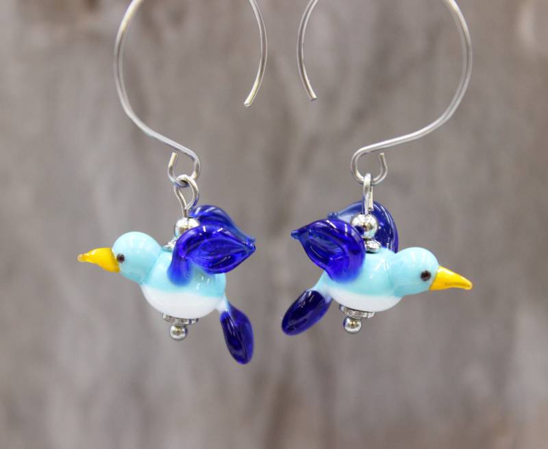 Kolibri Vogel Boho Ohrringe Ohrhänger Blau Weiß Lampwork Perlen Edelstahl #l077 von GlassJewelsDE