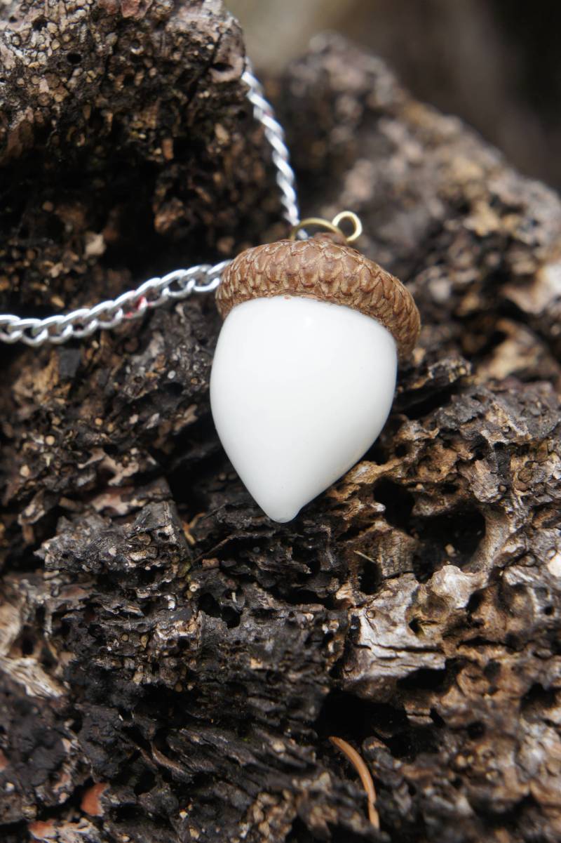 Alpine Weiß Eichel-Anhänger Alpine Weiß Eichel-Anhänger von GlassManCometh