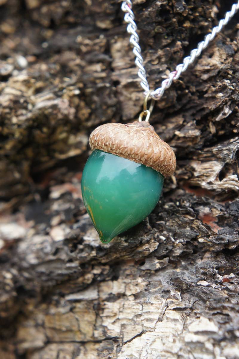 Dunkle Jade Eichel Anhänger Dunkle Jade Eichel Anhänger von GlassManCometh